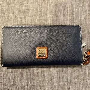 New With Tags Dooney & Bourke Wristlet